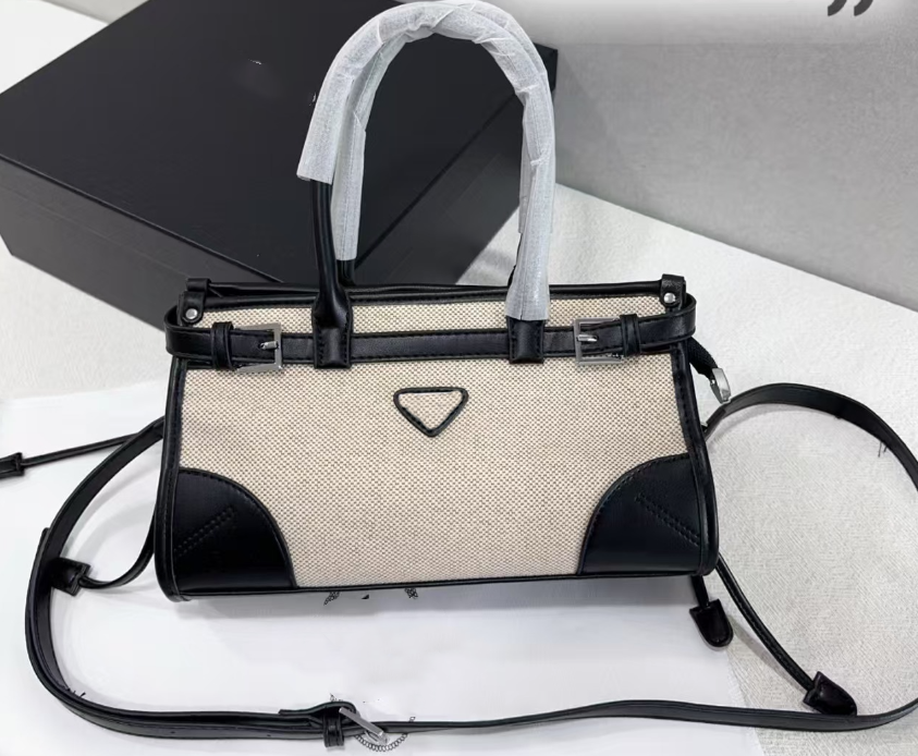 2025 Nouveau sac de créateur mini sac de créateur de sac de concepteur toile Crescent Sac Hand Sac à main Pandon pour le pendentif de cerise pour