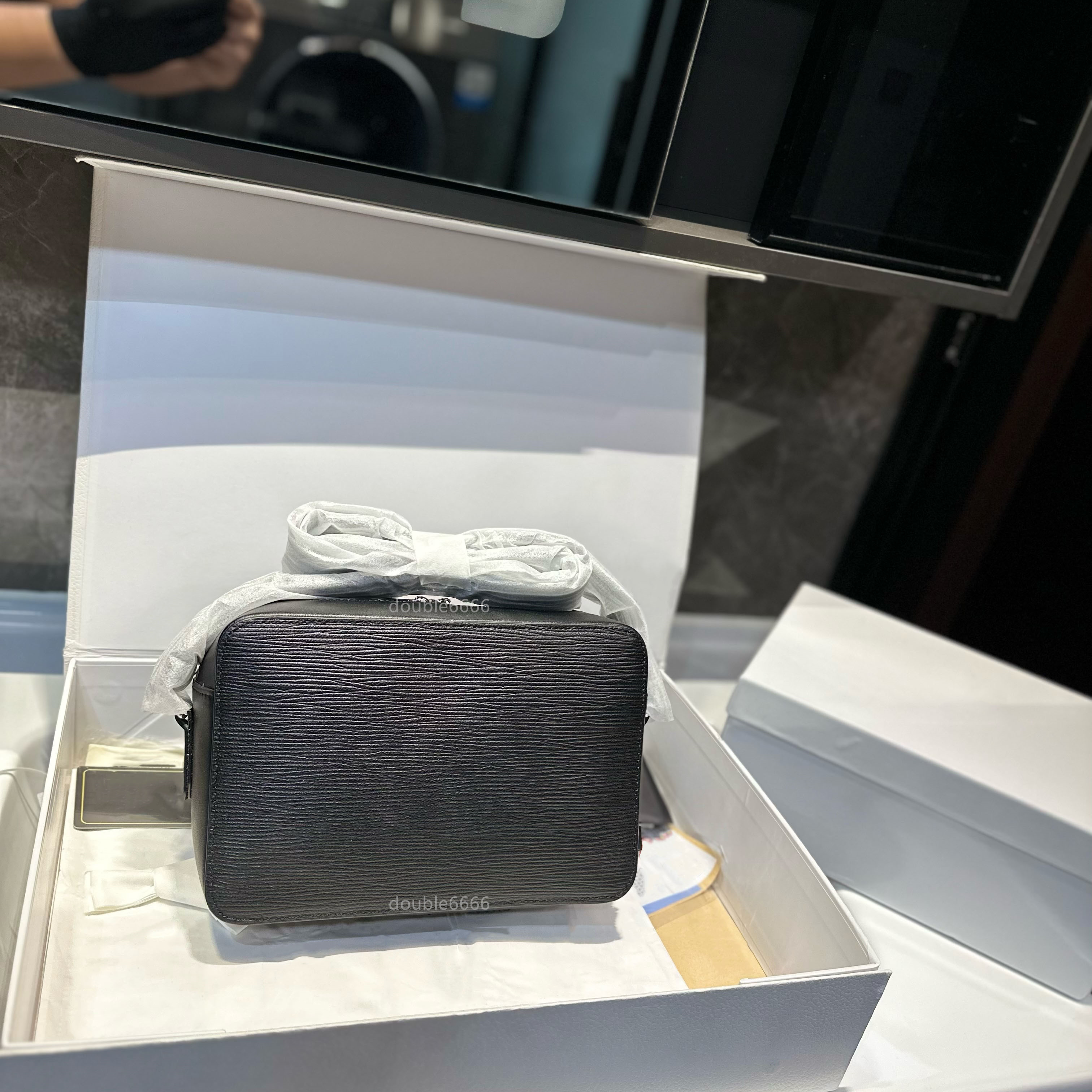 7a Quality Luxury Designer Men Men Water Ripple Cow Hide Sac à bandoulière Classic Business Leather Messager Sac de travail Sac de voyage en plei