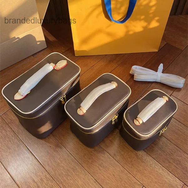 Women designer makeup bag luxury tote handbag wash pouch man purse Leather Shoulder clutch cosmetic bags Cases M41178