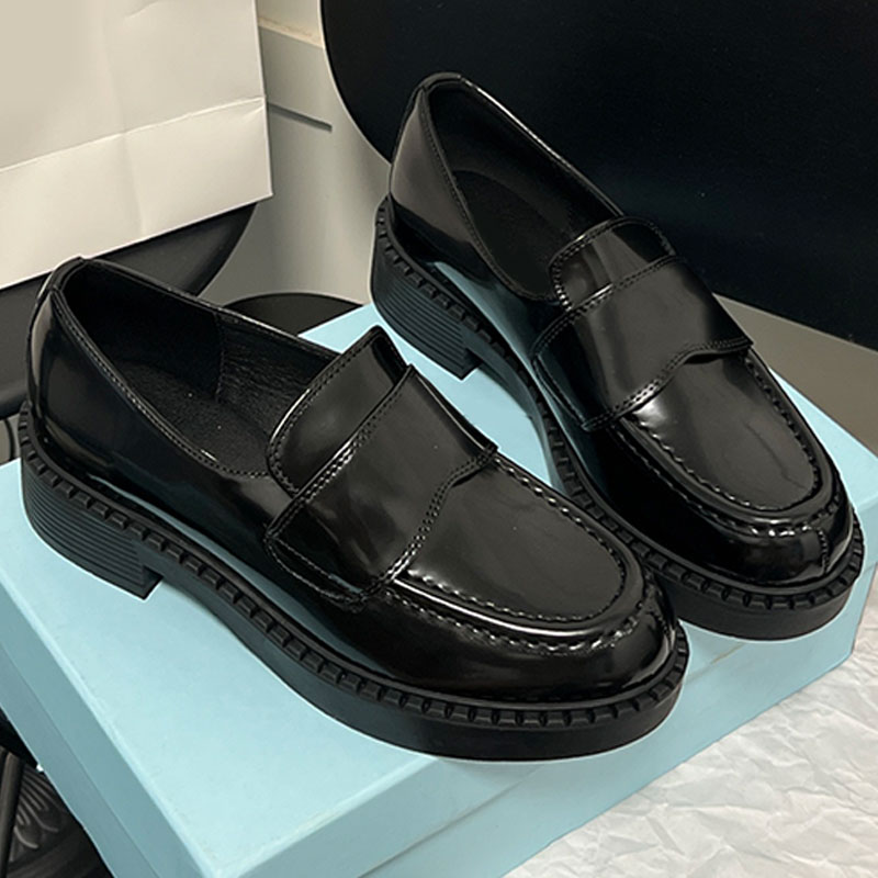 Molages de créateurs mots de femmes talons de plate-forme pour femmes chaussures de luxe pour femmes chaussures slip sur mocassin faciles à porte