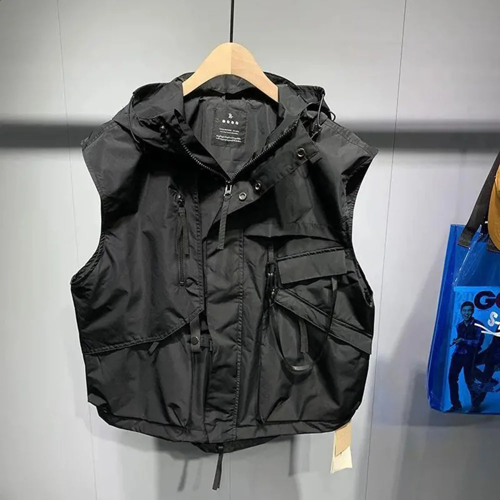 Vest Hooded Mens Japanese Cargo Style Unique Stitching Streetwear Fashion Sleeveless Baggy Spring And Autumn Jacket 241223Z