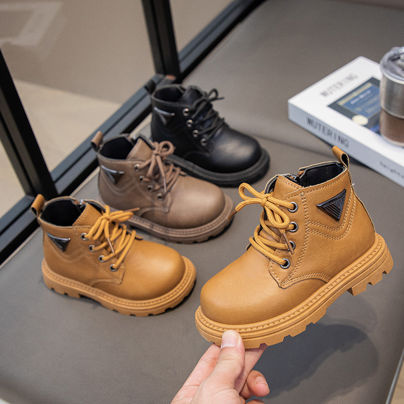 2025 Autumn New Toddler Short Boots for Kids Handsome Triangular Metal Decos Boys Motorcycle Boots Casual Leather Shoes Sizes US5.5C-US1Y