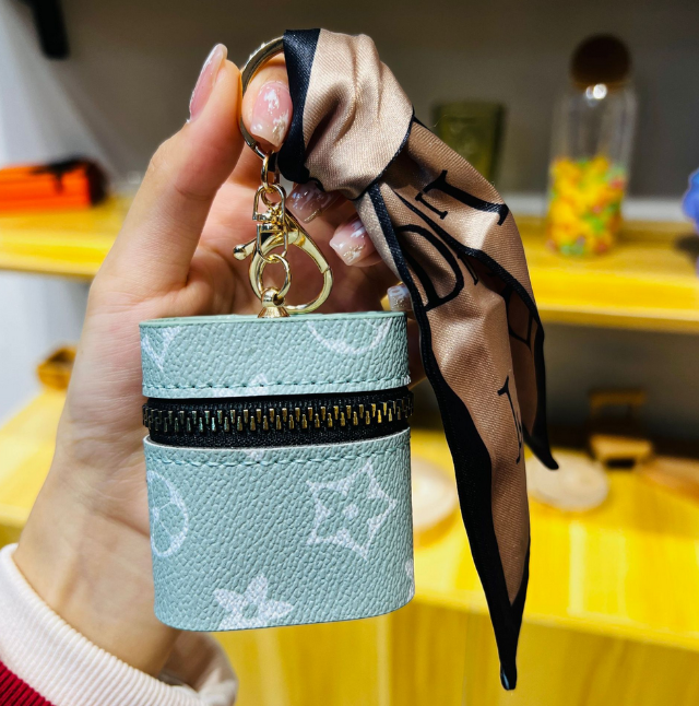 Designer Keychain Luxury Wallet Key Chain Keychains Designer Keyring Car Keychain Coin Purse Pendant Charm Jewelry Keyring Leather Flower Grid Metal