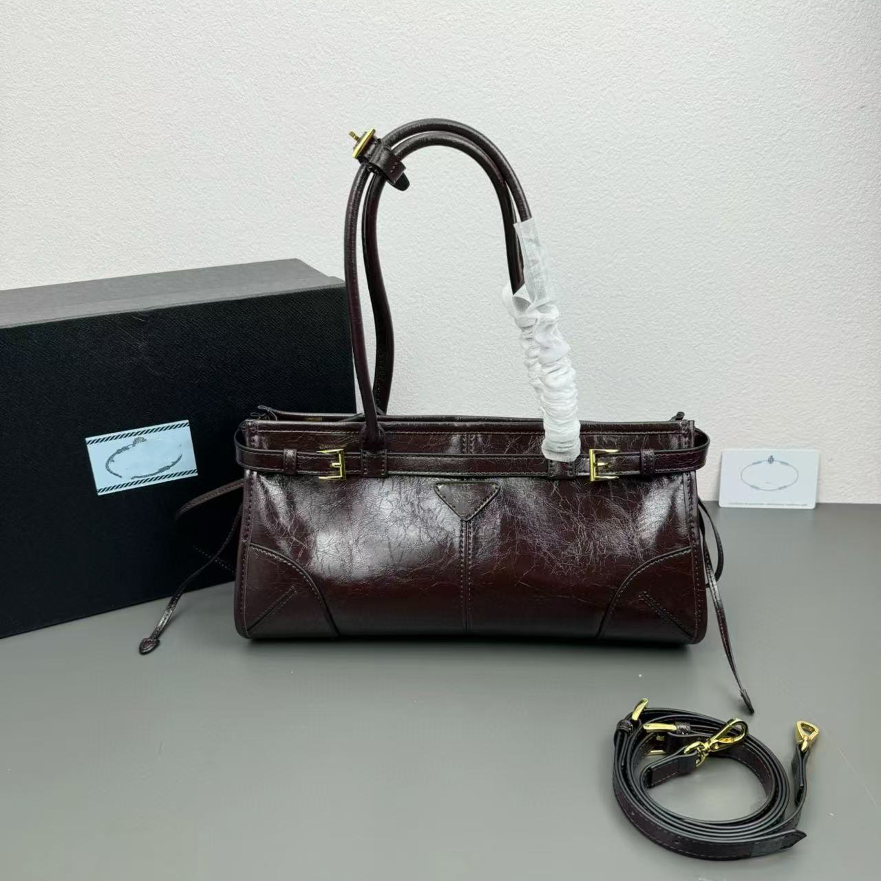 Designer Soft Lux Baguette Bag Cherry Red Shoulder Bag Oil Wax Cowhide Long Handle Luxury Satchel Womens Bags Clutch Bags Vintage CrossBody Handb
