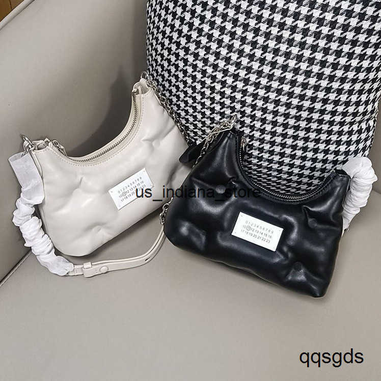 Sacs à bandouliers MM6 Majira Liu wen même style Hobo Mini Sac sous ararde Femme Vérite Croissant en cuir Oblique Cross Sponge Cloud Sac Q250109
