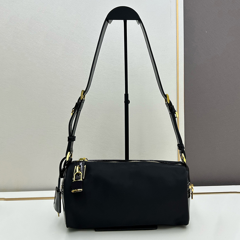 New Star Bags handbag large capacity fashion design celebrity-image-838732818