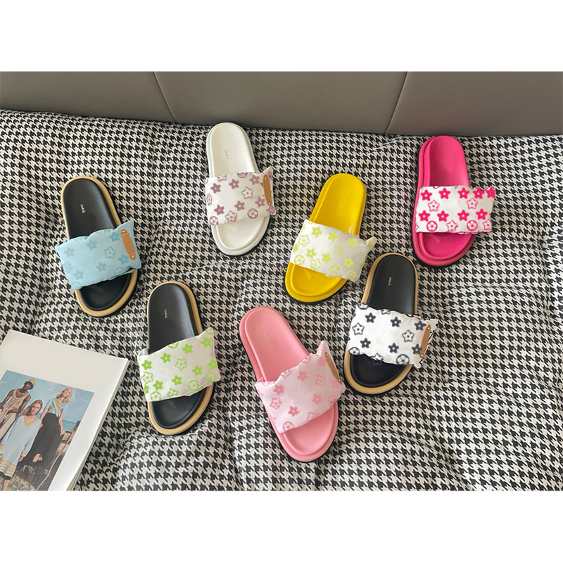 25s Fashion Designer Slippers Dot Modèle Velcro Flat Panthant Sandales Sandales Imprimées Chaussures Slingback Chaussures pour hommes et femmes