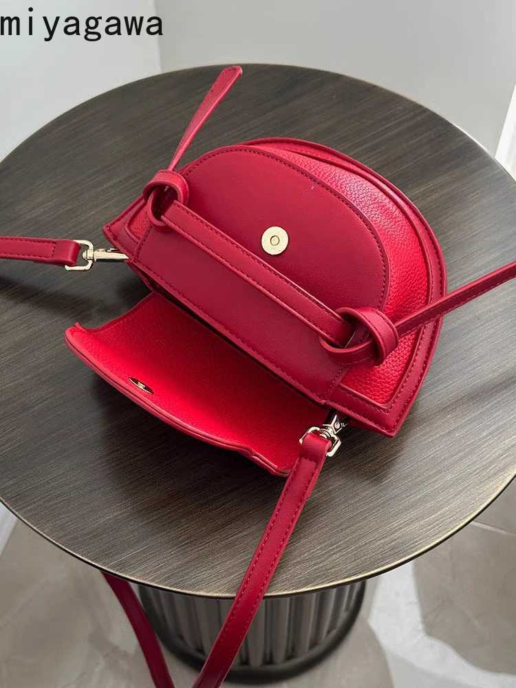 Miyagawa Retro Strap Red Small Bag for Women New Fashion One Shoulder Crossbody Saddle Bags Z250115