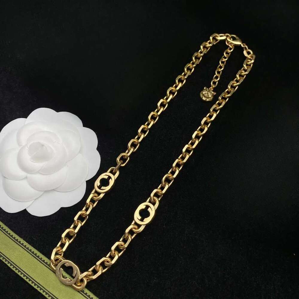 Colliers de créateurs plaqués en or 18 carats pour l'homme Women Letter Chain Chain Collier Bijoux