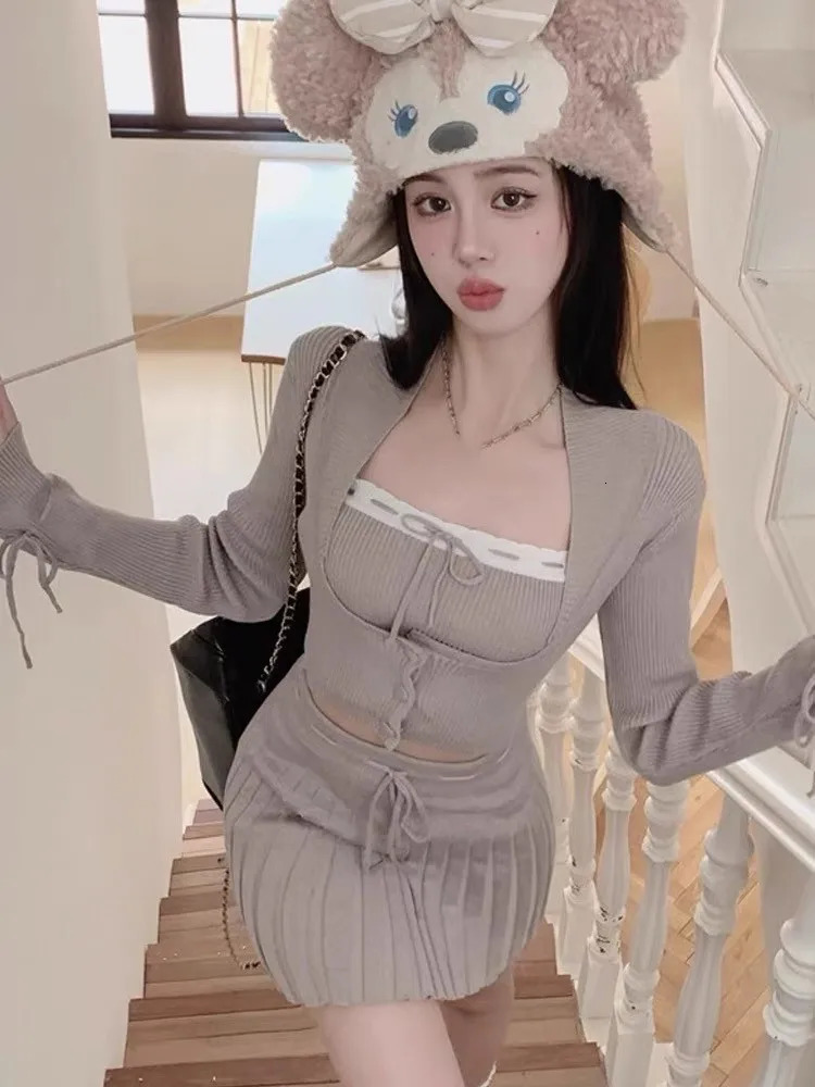 Y2k Sweet Outfits Woman Solid Knitted Cropped Patchwork Vest Slim Cardigan Mini Pleated Skirt Spring Korean Chic 3 Piece Set 250109Z