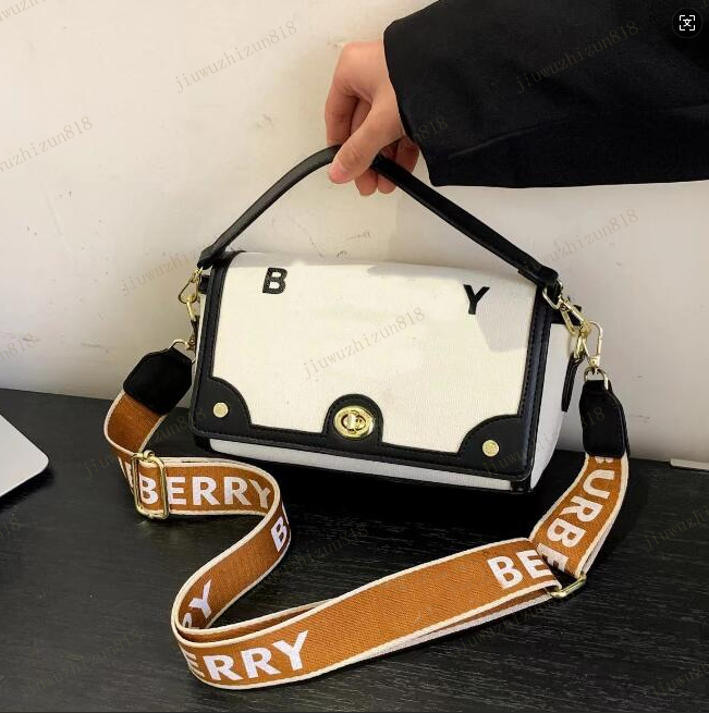 Bages de cosmétique Cas Sacs de soirée NOTES DIRCONS DES MAINS Vintage Horseferry Sac à carreaux à carreaux Patent Remarque Cross Body Toile Lett