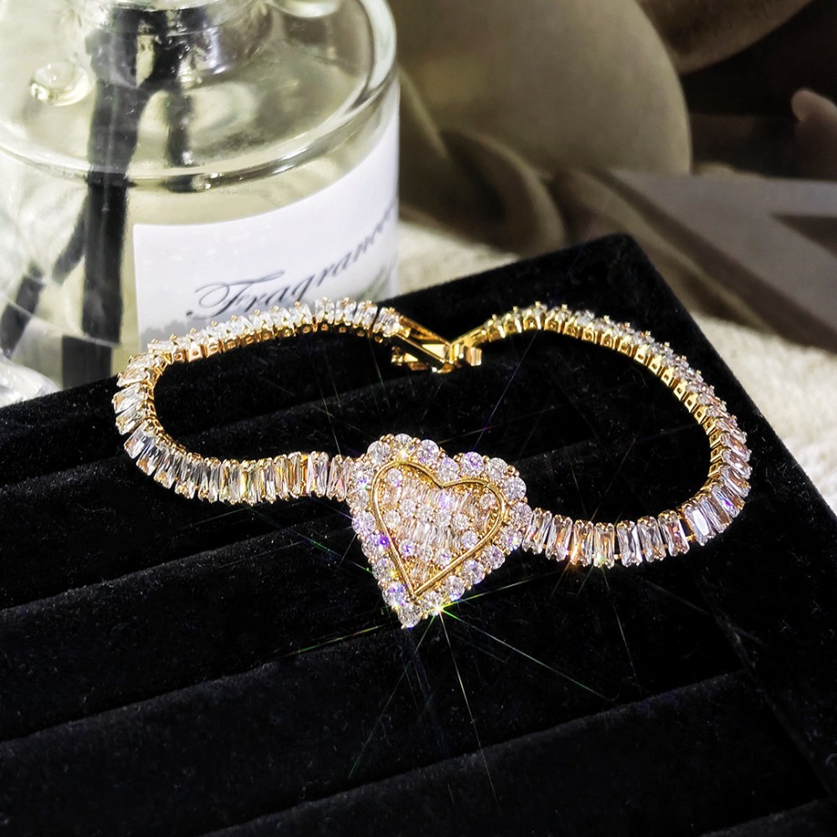 Fashion Designer Bracelet Gold Plated Heart Full Zircon Shiny Bangle Copper Women Crystal Rhinestone Jewelry Party Accessories