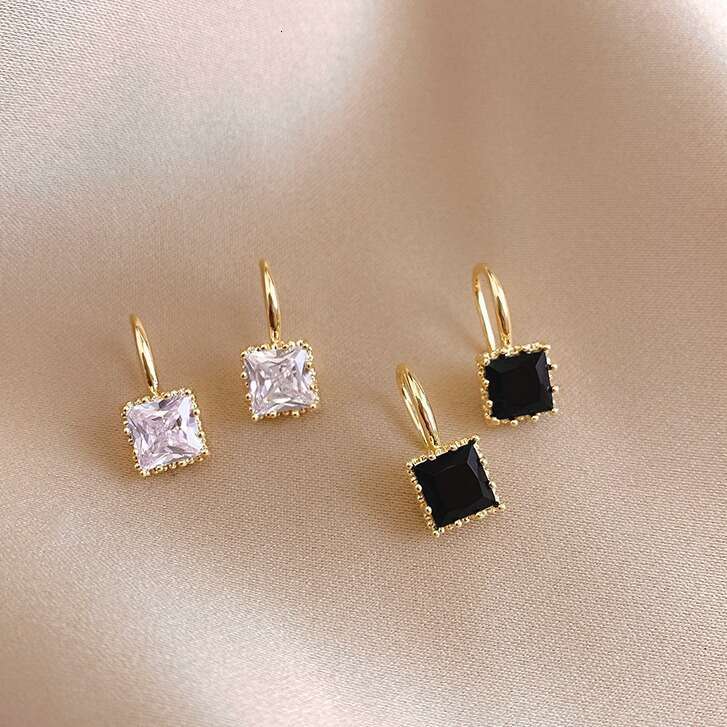 Delicate and Exquisite Square Earrings for Women, Niche Design, High-end Light , Elegant Stud Earrings, 2024 New Trendy Ear Jewelry