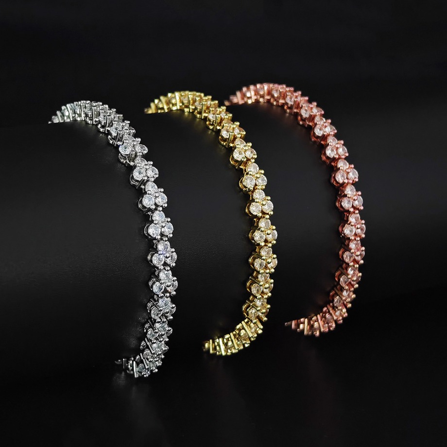 2026newLuxury Designer Shining Diamond Bangle Womens Gold plated brass Bracelet Wedding Party High Quality Jewelry