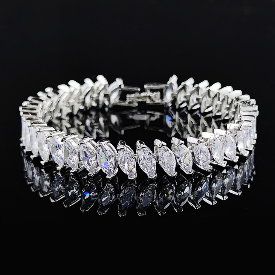 Luxury Designer Bracelets Single Row Olive Shaped Diamonds Bracelet Retro Prong Setting Zircon Bangle Fashion Woman Jewelry Accessories