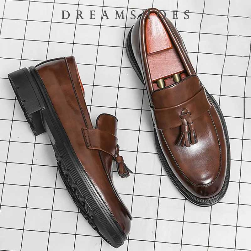 2025 Shoes Men Fi Soft Men Loafers High Quality Leather Tassel Shoes Mens Flats Driving Shoe Plus Size 46 XJ250801
