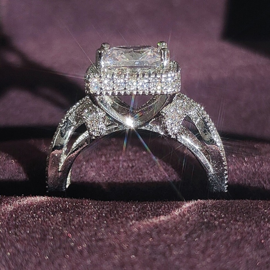 Luxury Designer Rings Shiny Diamond Rings Inlaid Zircon Ring Fashion Design Copper Rings Jewelry Women Engagement Anniversary