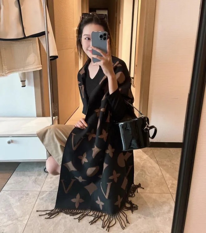 2025New top Women Man Designer Scarf fashion brand 100% Cashmere Scarves For Winter Womens and mens Long Wraps Size 180x35cm Christmas gift LL