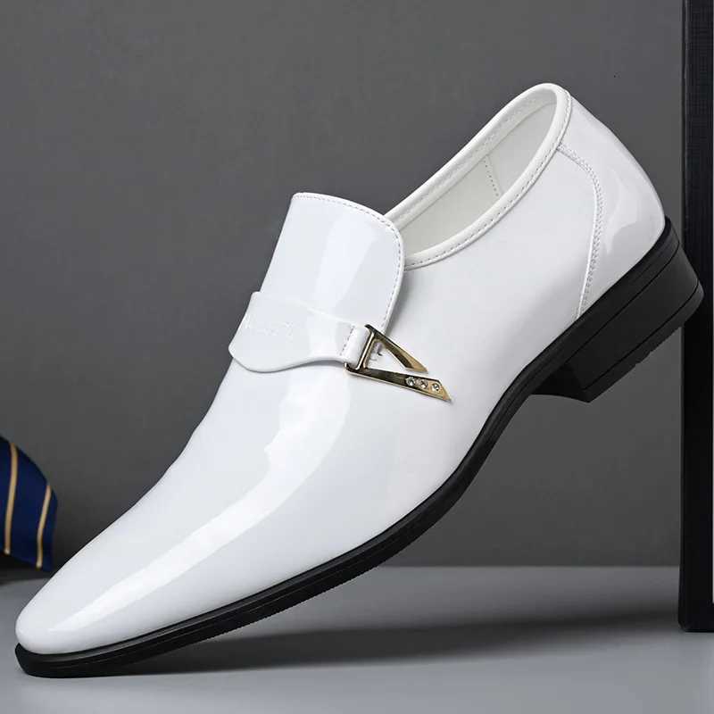 Trend New Mens White Black Pointed Mirror Patent Leather Casual Oxfords Shoes Wedding Dress Homecoming Footwear Mens Shoes XJ250801