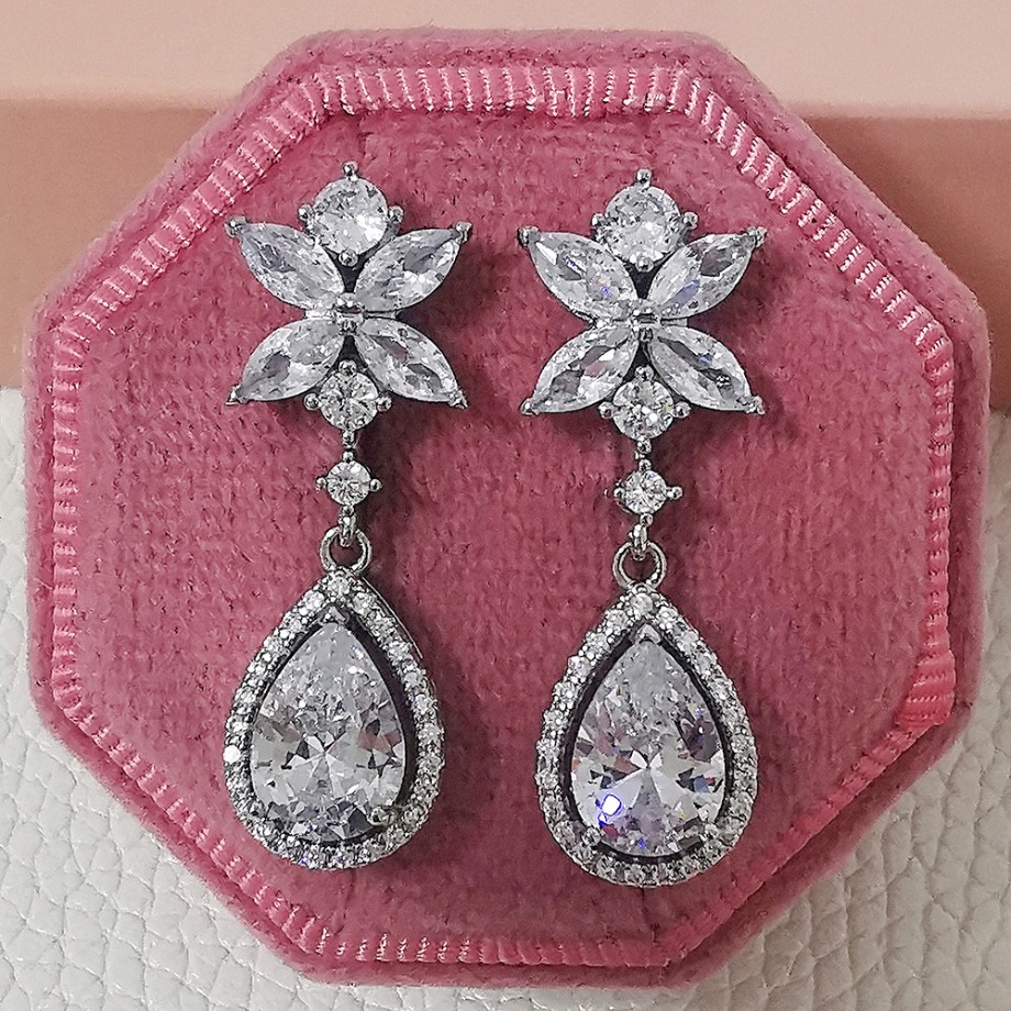Luxury Designer Earring Snowflake Water Drop Diamond Pendant Earring Classic Style Silver Plated Ear Studs Crystal Zircon Earings Woman Party Jewelr