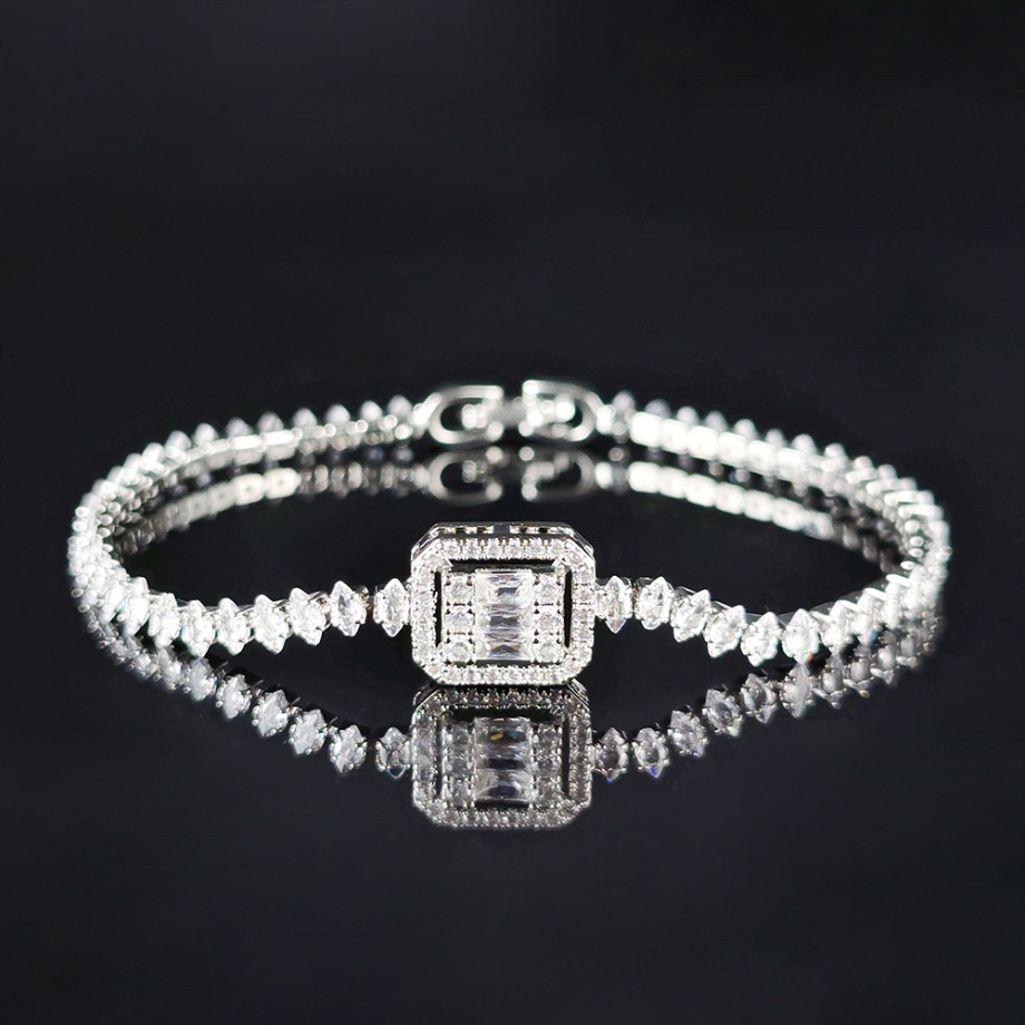 Designer Bracelets Zircon Inlay Geometry Bracelet Light Luxury Bangle Charm Shiny Full Diamond Jewelry Fashion Festival Gift