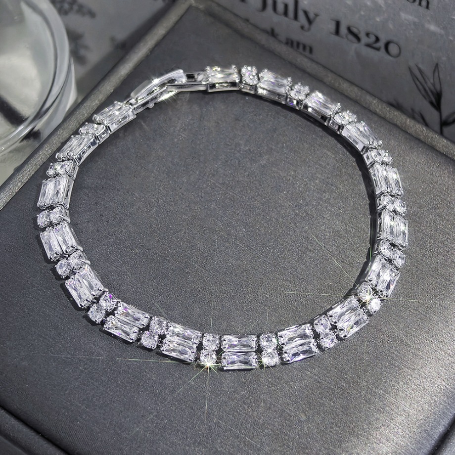 Fashion Designer Bracelets Classic Full Diamond Bracelets with Hip Hop Style Brass Inlaid Zircon Womens Crystal Rhinestone Bangle Party Jewelry Acce