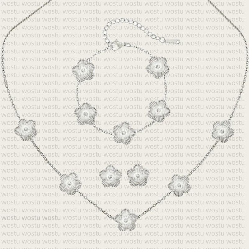 Designer Necklaces Clover bracelet earrings set women's 925 silver flowers pendant necklace fashion double-sided shell charm bracelet luxury el