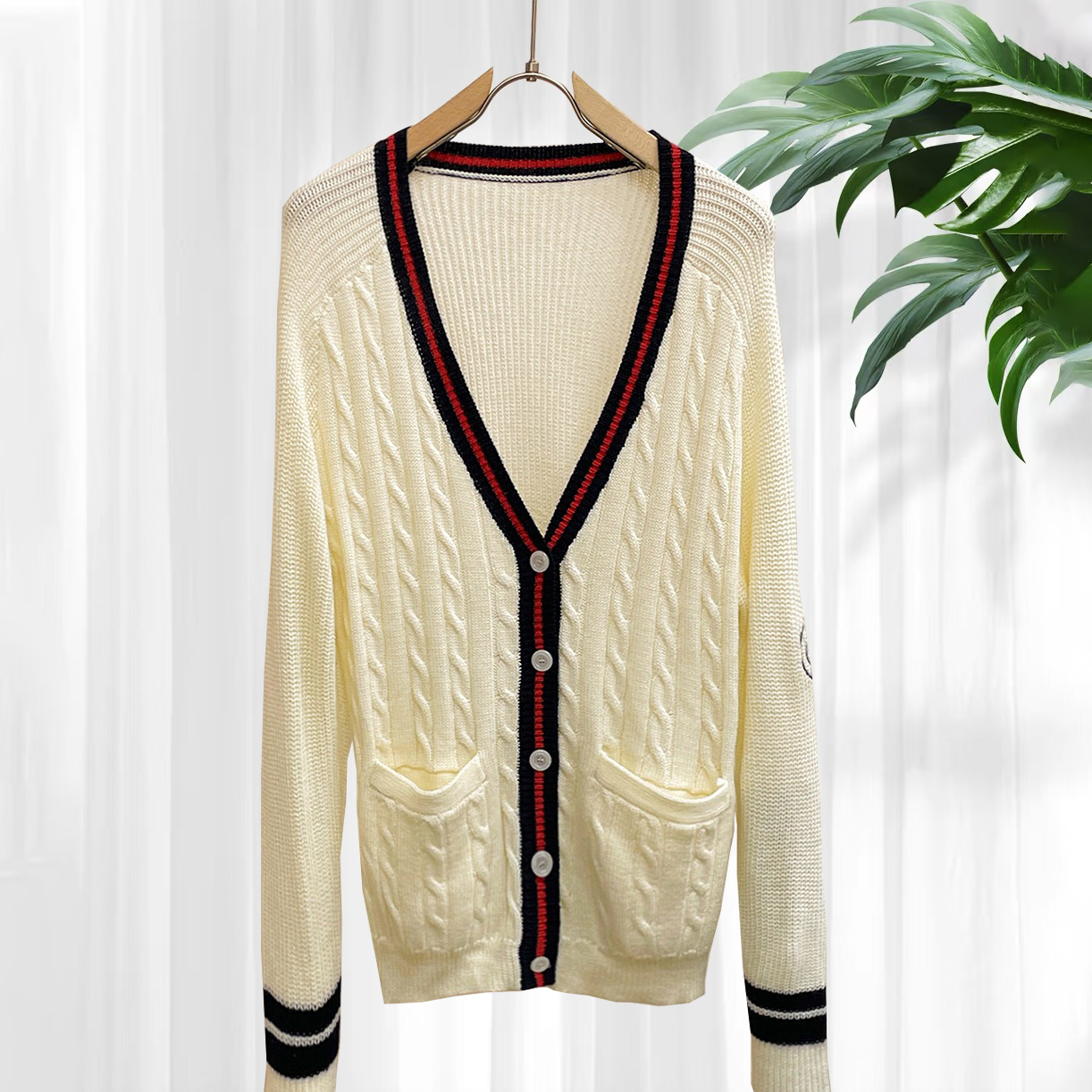 High quality designer men's sweaters, loose knit sweaters, cardigans, button collars, men's classic sportswear tops, embroidered shirts, w