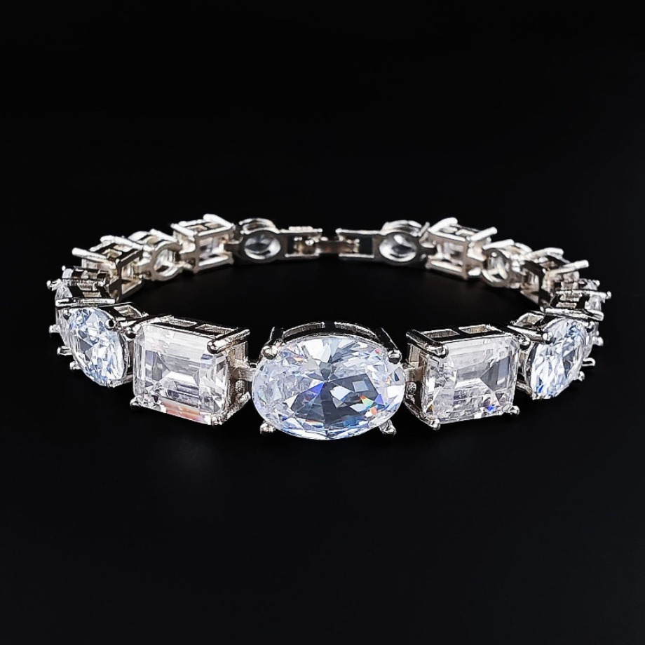 Designer Bracelets Geometric Exquisite Crystal Bracelets Women High End Design Sense Inlaid Zircon Hip Hop Style Jewelry Accessory Bangle