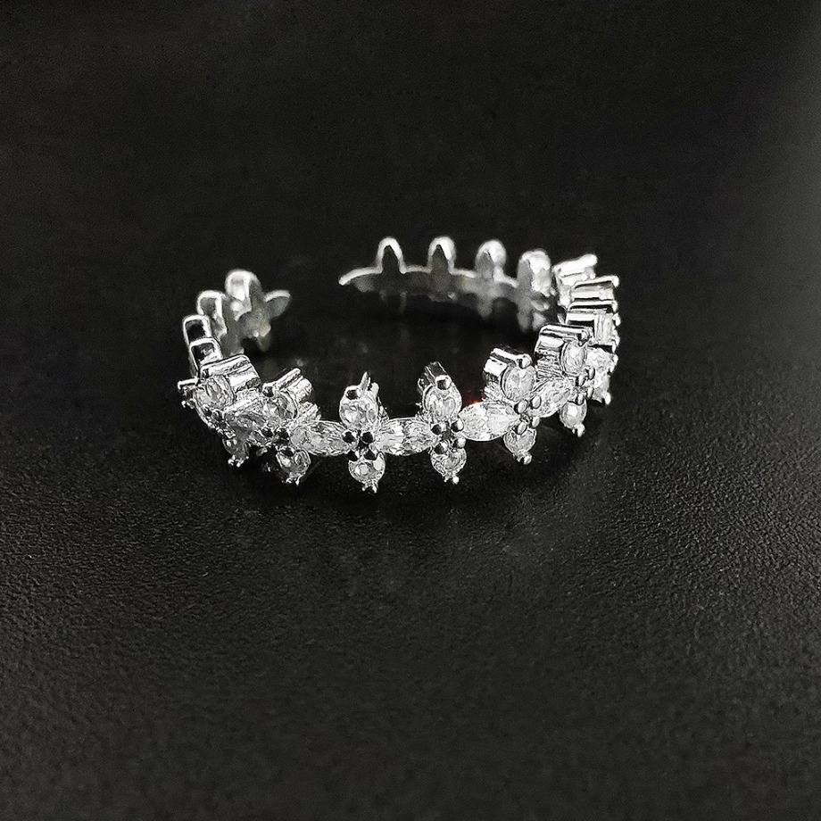 Luxury Designer Rings Flower Arrangement Crystal Ring Luxury Silver Plated Exquisite Zircon Ring Girls Daily Jewelry Open Size