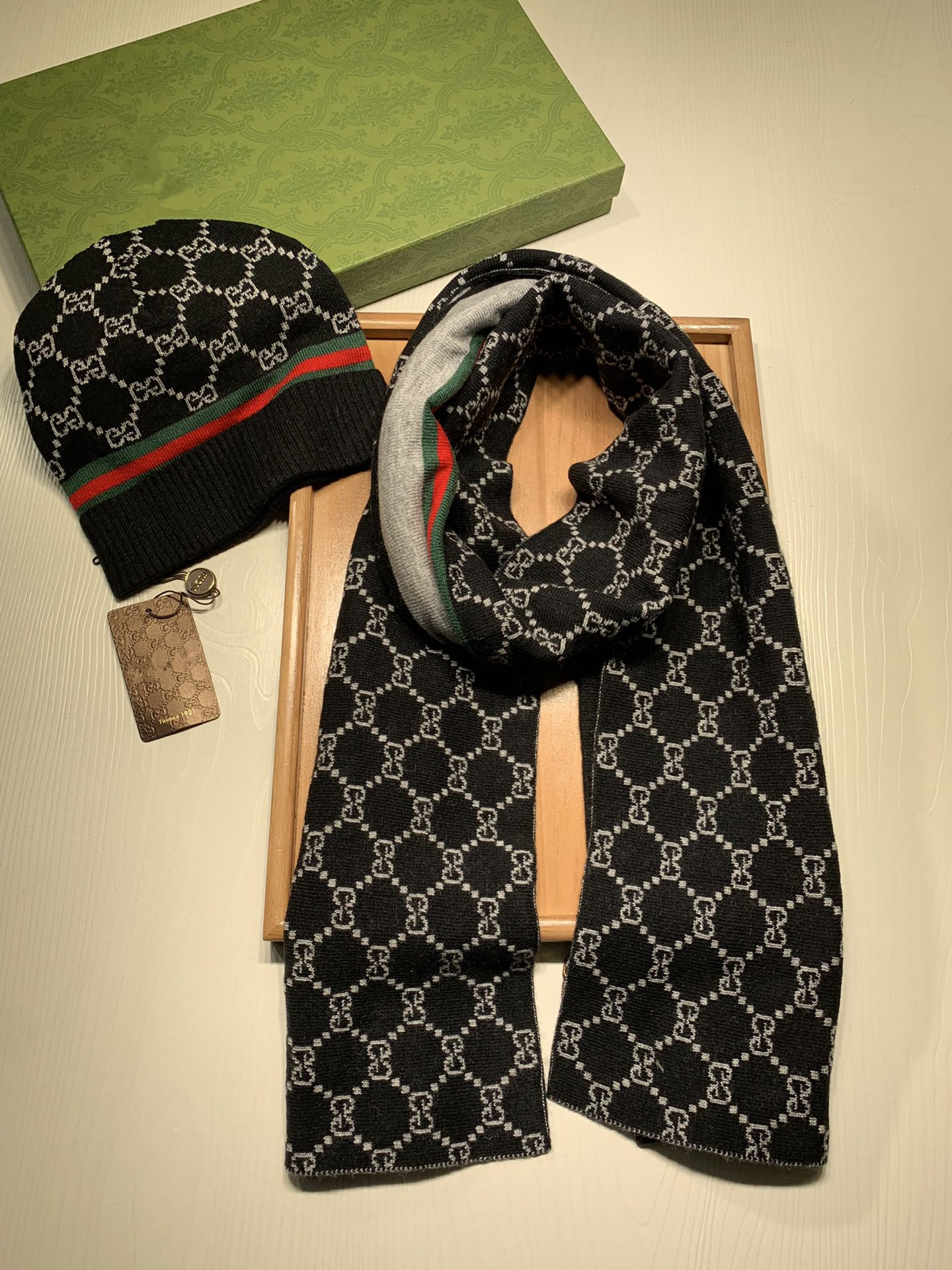 2026 New Plaid Hat and Scarf Set & Classic Knitted Hat, Casual and Stylish, Unisex Winter and Autumn Cold-Resistant Warm Scarf and Hat Set A07