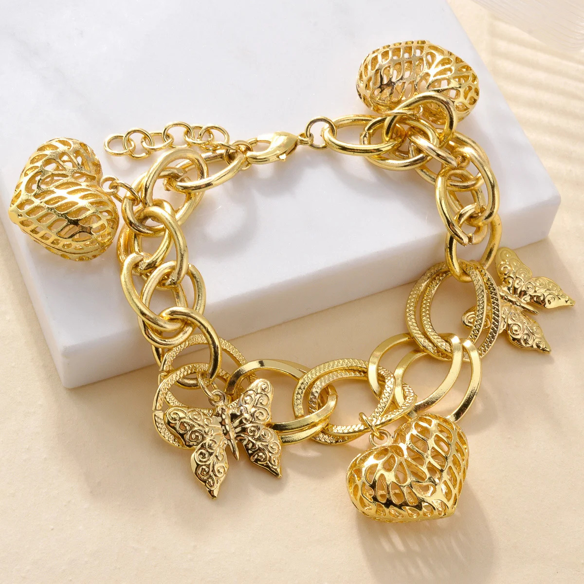 Hip Hop Link Chain Bracelets For Women 18K Gold Plated Butterfly Love Heart Charm Bracelet For Teens Charming Jewelry Gifts 250729