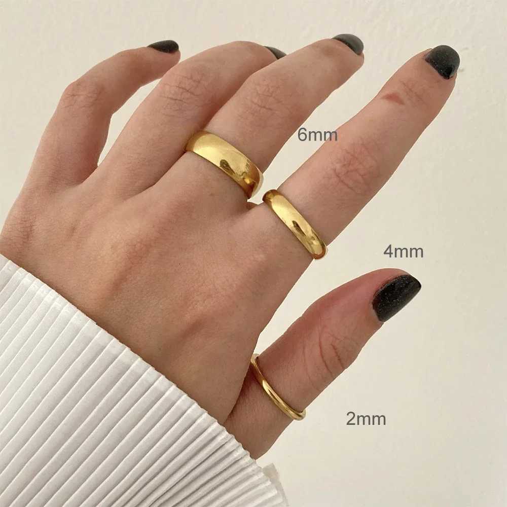 Minimalist Simple Smooth Stainless Steel Ring for Women and Men Classic 18K Gold Plated Couple Rings Wedding Engagement Jewelry XJ250802