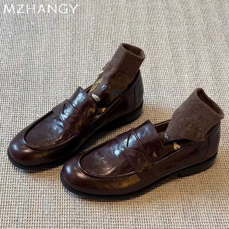 2025 Trend Autumn Classic Flats Loafers Leather Designer Shoes Wen New Walking Dress Femme Sneakers Y250802