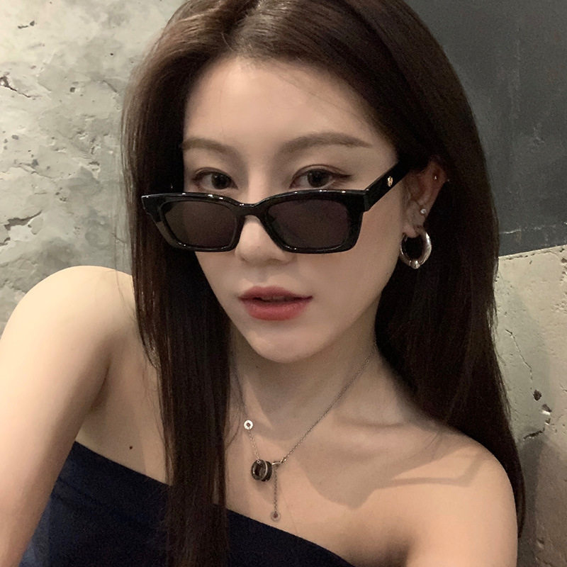 Free Shipping 2025 New Designer Sunglasses Jennie Same Style Sunglasses For Women Sunglasses European And American Retro Small Frame Korean Version
