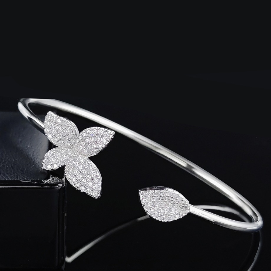 Fashion Designer Bangle Butterfly Leaf Design Diamond Bracelet Open Size Shiny Zircon Bracelet Lady Party Jewelry