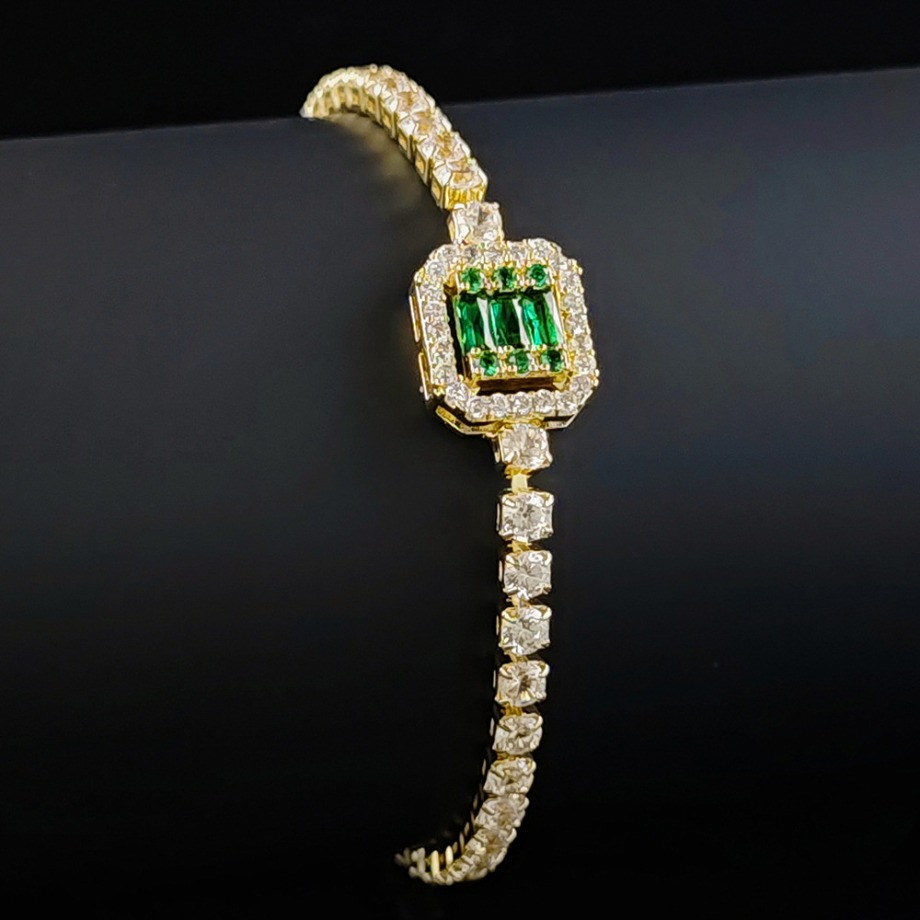 Designer Bracelets Emerald Gold Plated Bracelet Style Shiny Inlay Full Zircon Bangle Luxury Design Women Daily Commute Jewelry Gifts