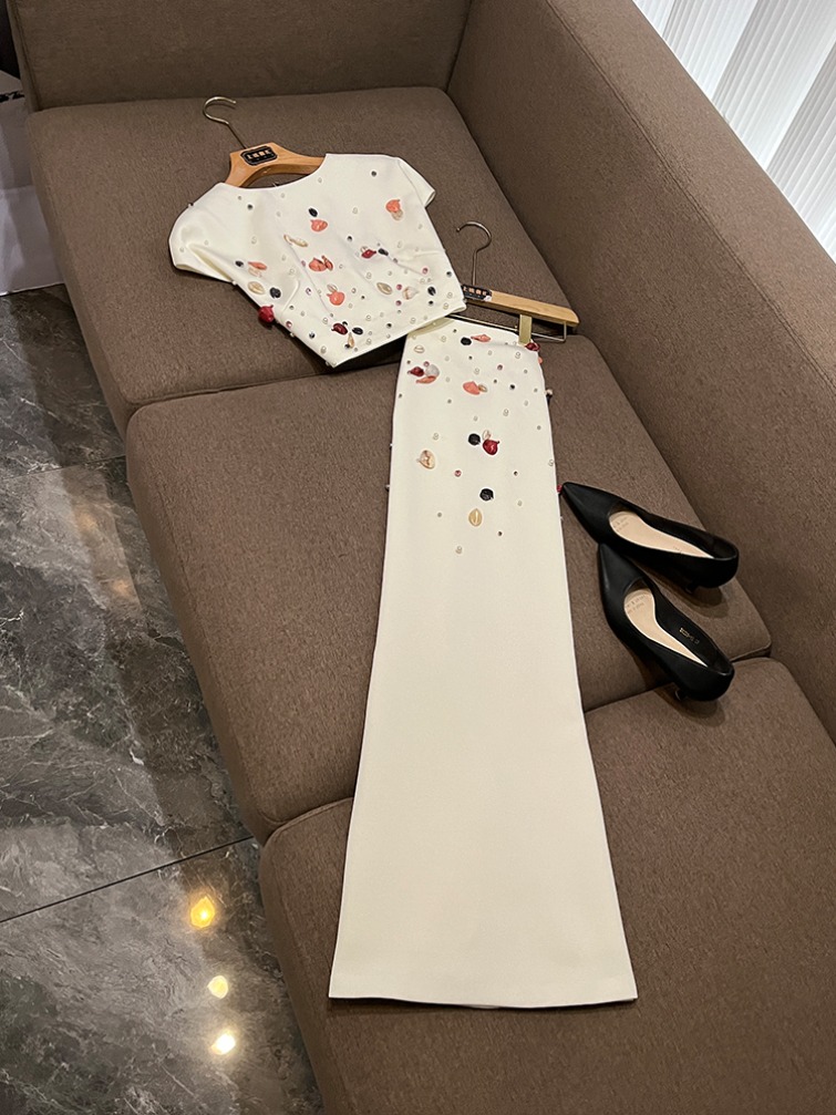 2025 Autumn Ivory Solid Color Two Piece Dress Sets Sleeveless Round Neck Beaded Top + Rhinestone Long Mermaid Skirt Set Two Piece Suits D5M123018