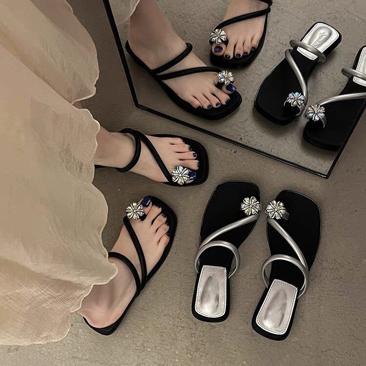 Fashionable Design Silver Toe Clip Luxury Designer Sandals Sandals For Women 2025 Summer New Outdoor Rhinestone Fairy Style Dress Sandals
