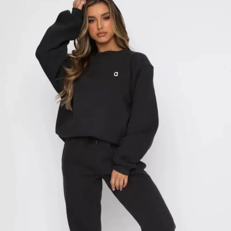 Designer men's and women's yoga sets Loose sportswear casual sportswear suitable for both men and women women's round-neck sportswear