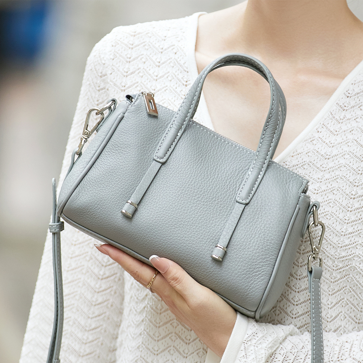 Free Shipping Designer Luxury Leather Women's Handbag New Large Capacity Fashionable Simple Commuting Shoulder Bag Multifunctional Leisure Shop