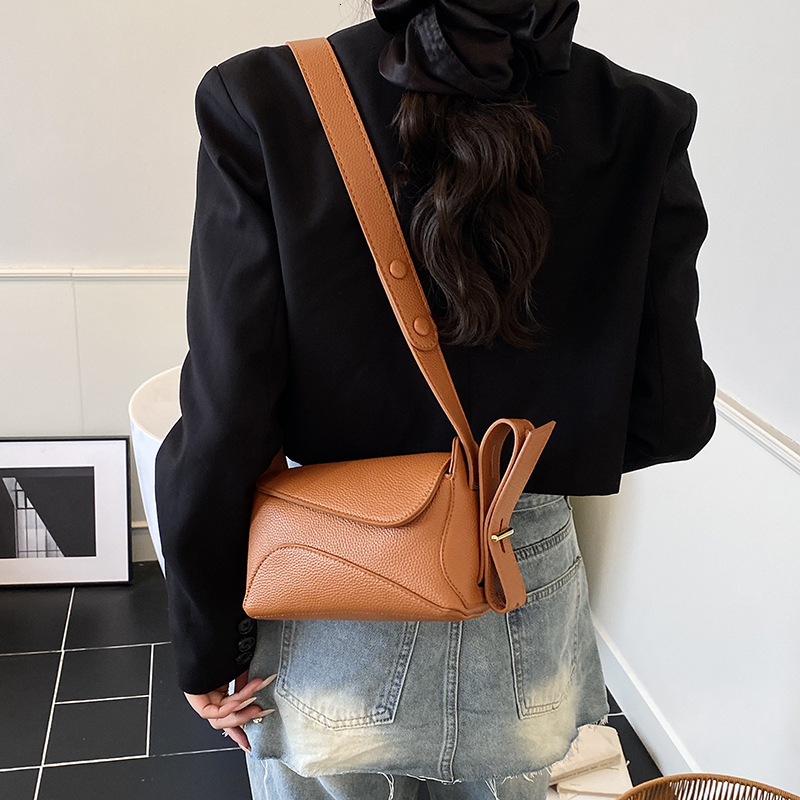 Free Shipping Designer Luxury Versatile Fashion Single Shoulder Bag New Women's Large Capacity Casual Simple Underarm Bag Commuter Crossbody To