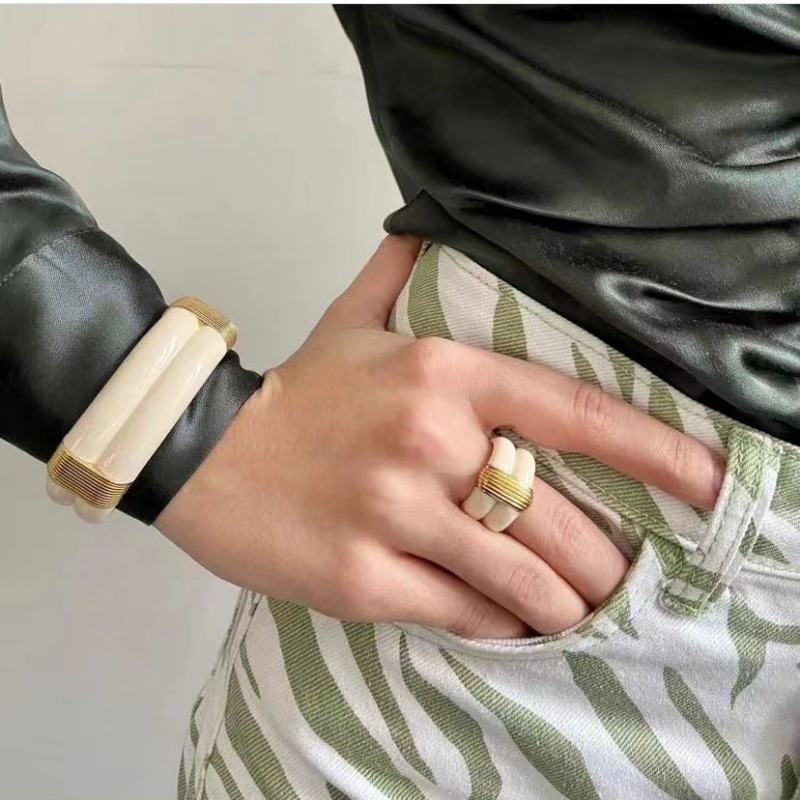 Free Shipping 2025 New Designer Jewelry Niche Black Gold Contrast Color Enamel Glaze Ring For Women Light Luxury Retro Fashion High-end Versatile Ri