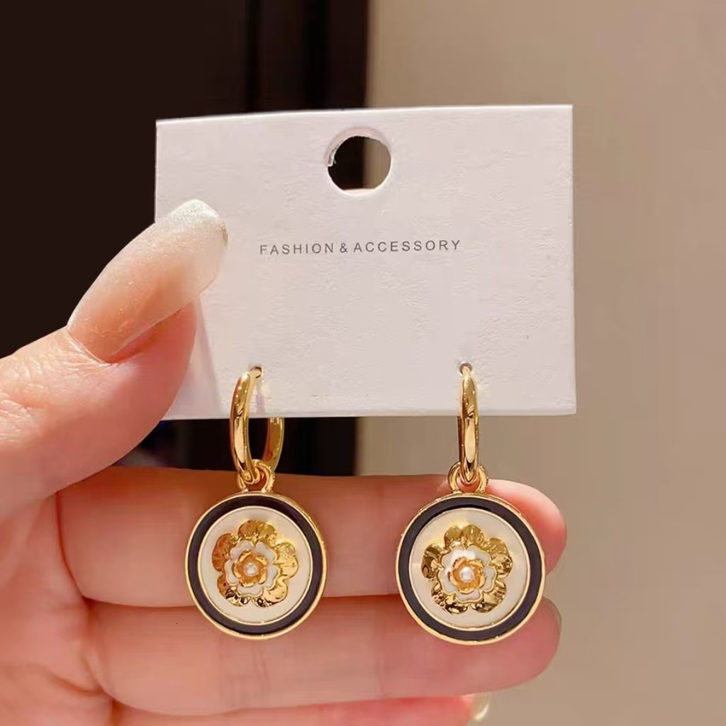 Free Shipping 2025 New Designer Jewelry French Style Camellia Earrings For Women Fashionable Elegant Oil Drop Ear Cuffs Light Luxury Niche High-end