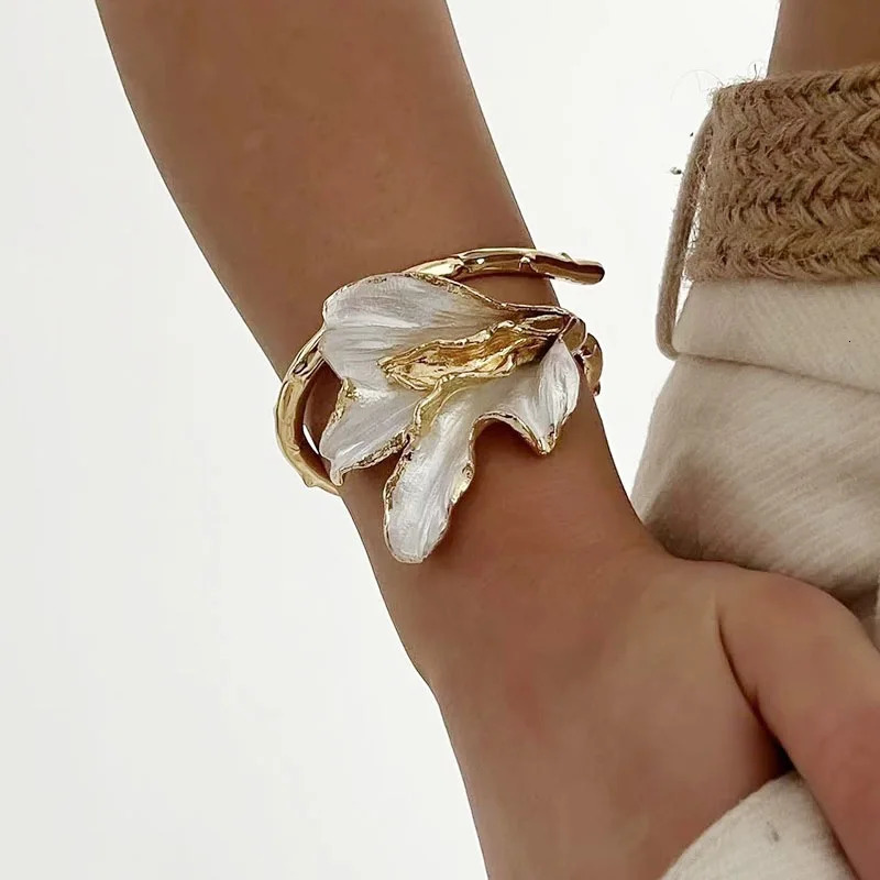 Modern Jewelry European and American Flower Open Bracelets For Women Party Gifts Exaggerative Accessories Selling 250730