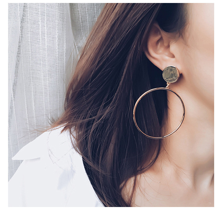Free Shipping 2025 New Designer Jewelry Simple Hoop Earrings Fashion Versatile Smooth Circle Earrings American Exaggerated Ear Jewelry In Stock Whol