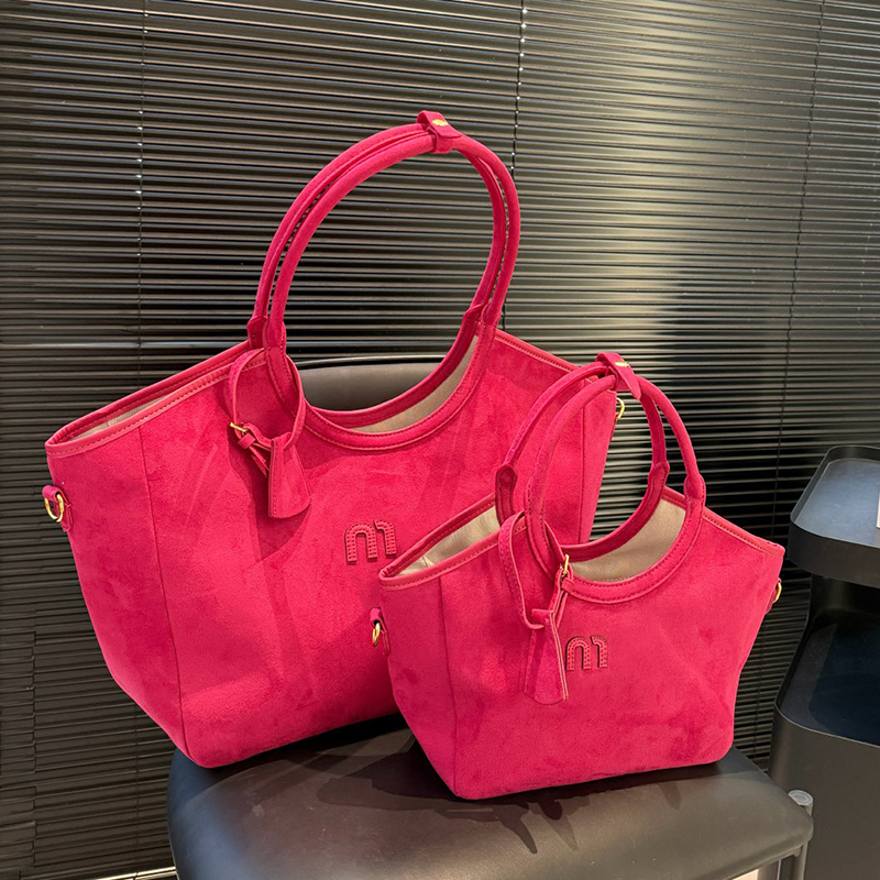 Casual Designer Bag For Women Commuting Fall And Winter Luxury Bag 2size Fashion High Quality Shoulder Bags High Capacity Versatile
