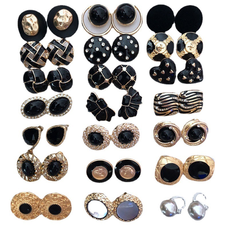 Free Shipping 2025 New Designer Jewelry Vintage Silver Needle Earrings Black Glaze Pearl Silver Needle Earrings Round Pattern Earrings Retro Needle