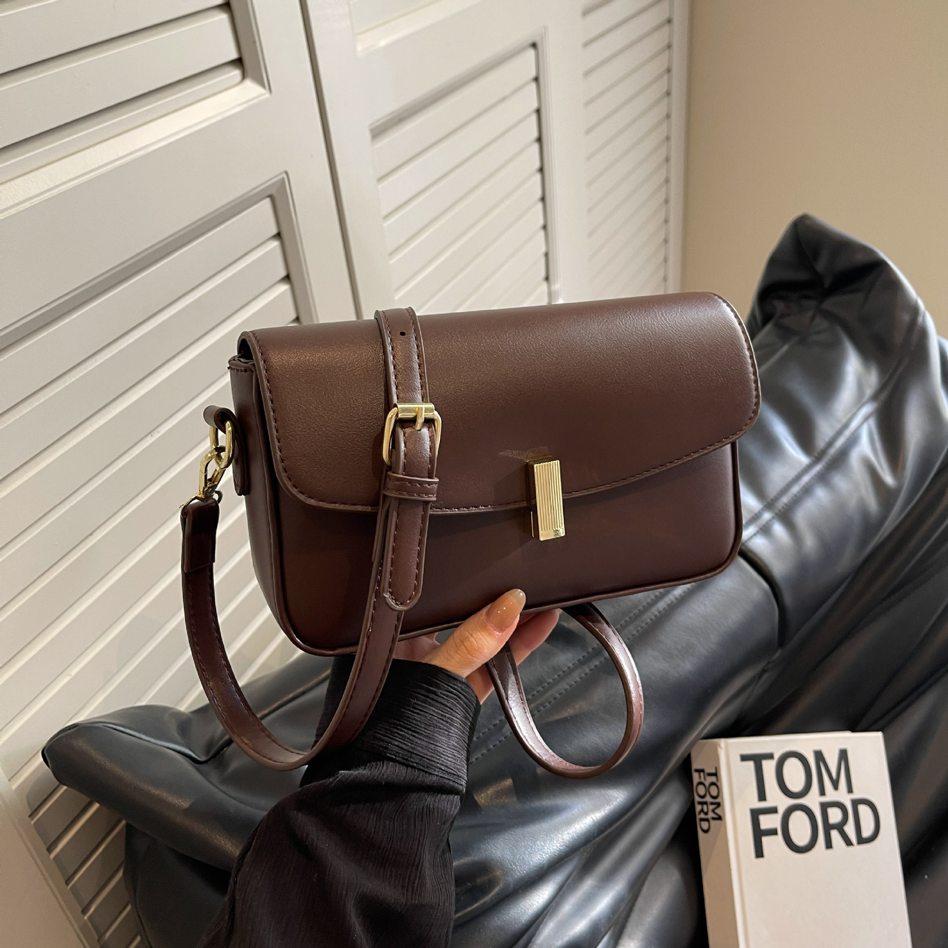 Free Shipping Designer Luxury Trend Women's Painted Underarm Bag New Fashion Crossbody Handbag Retro Small Square Bag Casual Mobile Phone Bag S
