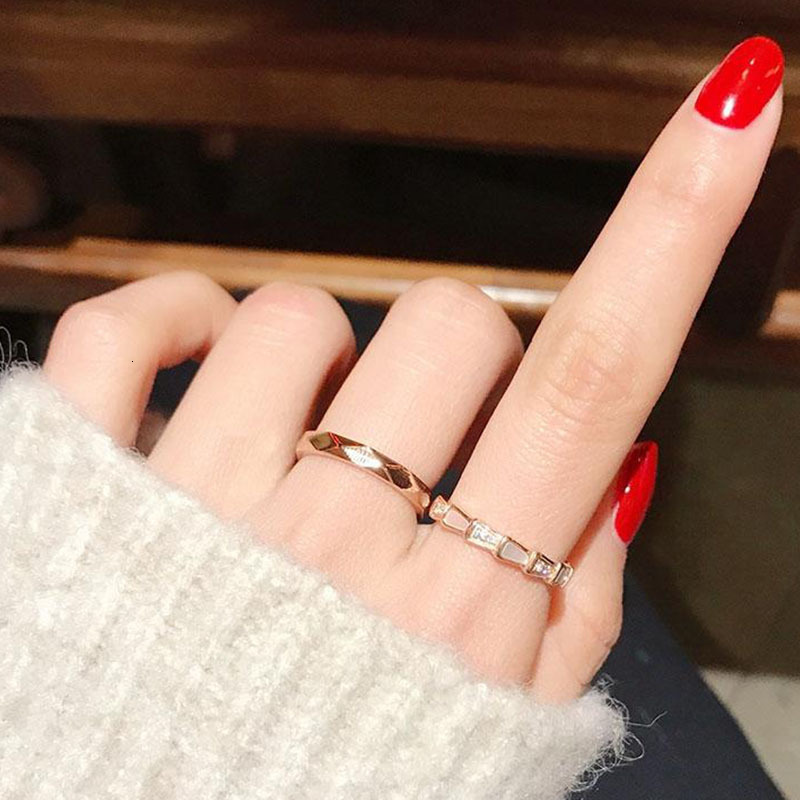 Free Shipping 2025 New Designer Jewelry Vintage Light Luxury Snake-shaped Shell Inlaid Diamond Titanium Steel Ring For Women High-end Personality Ri